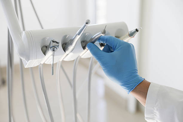 Professional Tooth Extraction technician working in Mansfield, AR